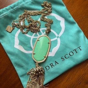 Kendra Scott necklace